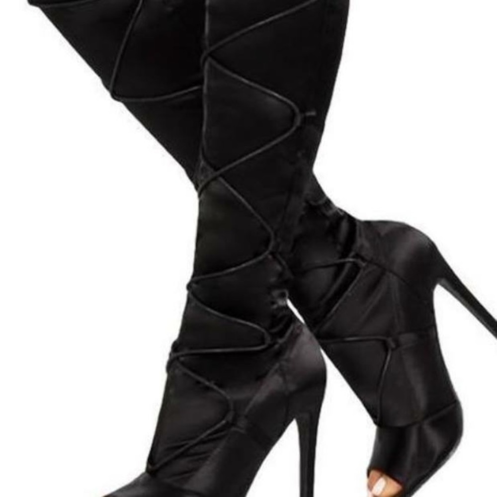 Sexy Black boot with a heal